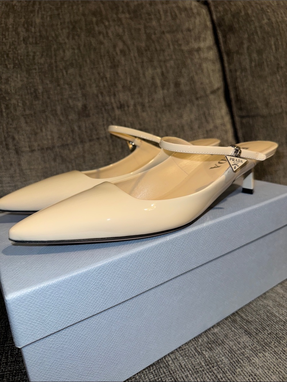 Prada patent leather slingback kitten heels - Picture 4 of 6